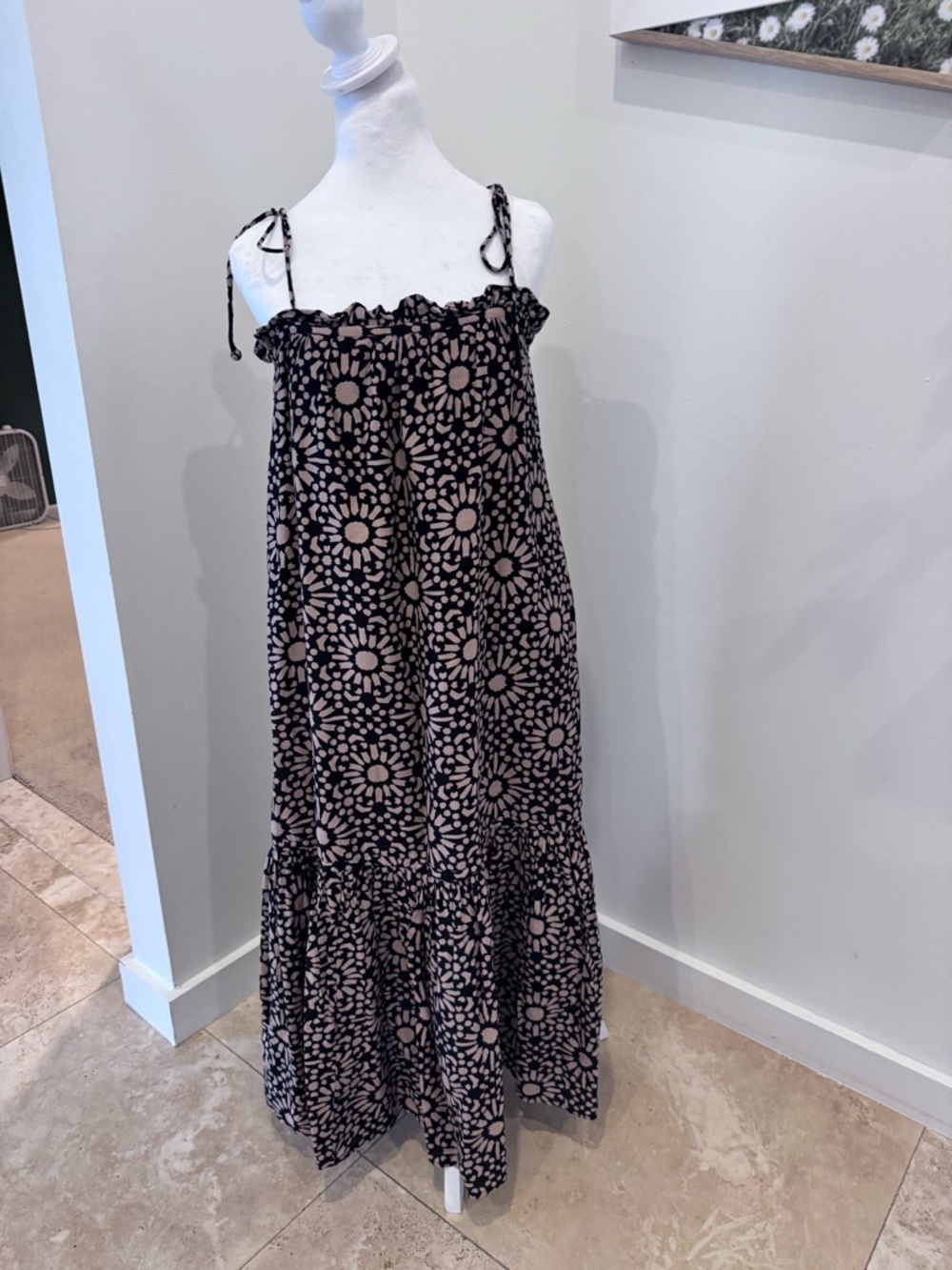 MIRTH, M, Floral Tie-Strap Midi Dress in Black and Pink - Picture 2 of 6